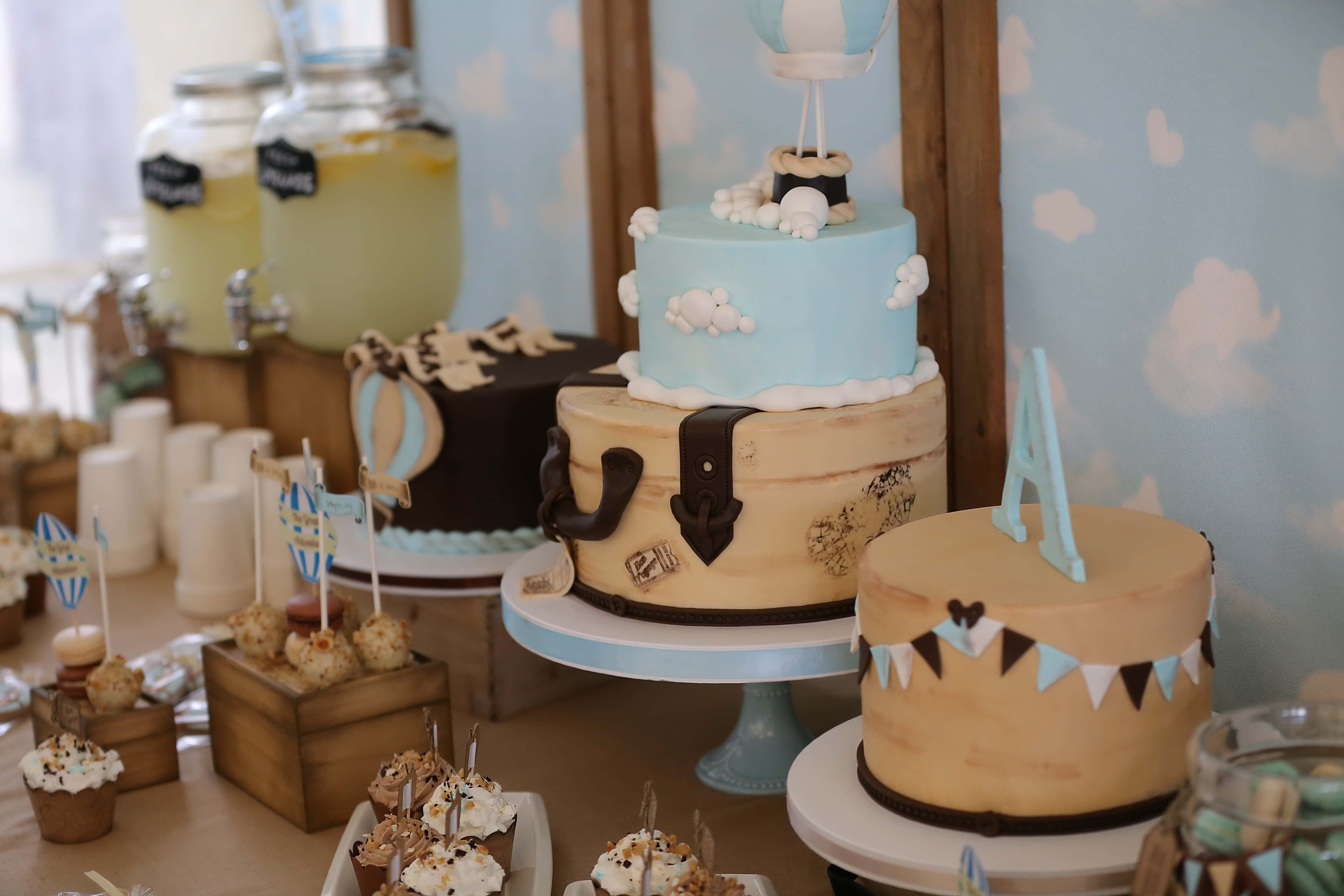 フリー写真画像 誕生日ケーキ 誕生日 パーティー ロリポップ カップケーキ レモネード インテリア デザイン カップ ベーキング 屋内で