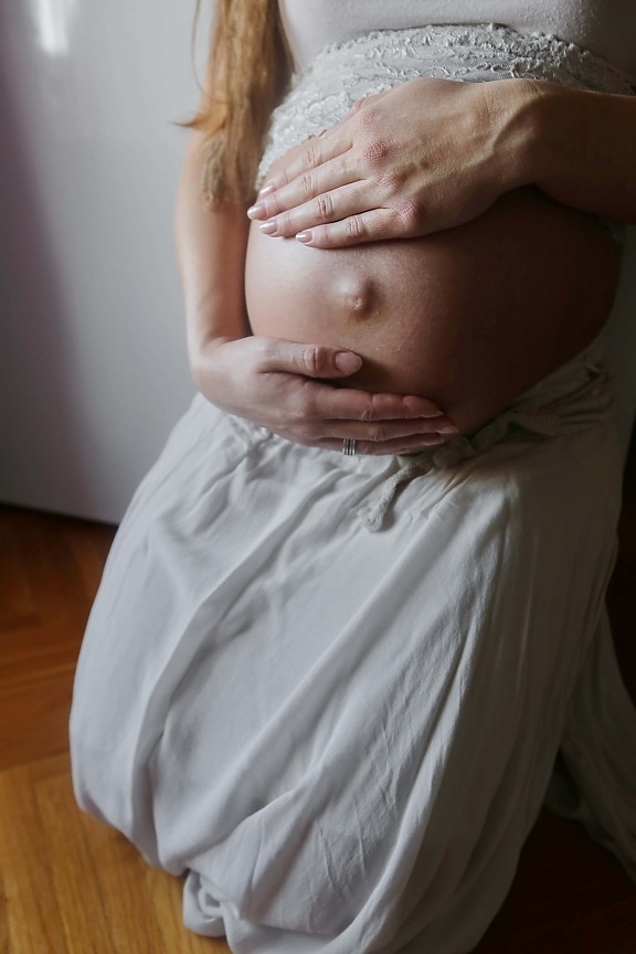 jeune femme, enceinte, ventre, mains, grossesse, bébé, femme, maternité, naissance, jeune fille