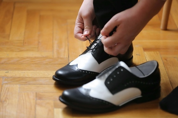 Mann, Leder, schwarz und weiß, Schnürsenkel, Schuhe, Sandale, Fuß, Schuhe, Schuh, Verkleidung