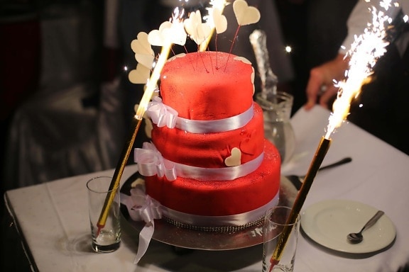 bánh cưới, tia lửa, đám cưới, ngọn lửa, thực phẩm, ánh sáng, tối, lễ kỷ niệm, nóng bức, trong nhà