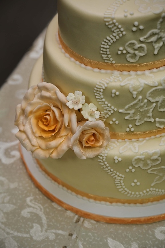 svatební dort, oranžově žlutá, zblízka, dort, růžice, romantika, svatba, luxusní, elegantní, láska