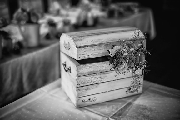 kotak, kayu, peti kayu, percintaan, mawar, model tahun, hitam dan putih, monokrom, retro, orang-orang