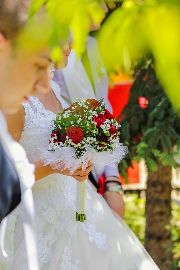wedding dress, wedding bouquet, crowd, event, decoration, bouquet, groom, wedding, ceremony, bride