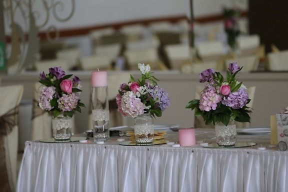 dining area, vase, interior decoration, tablecloth, elegant, reception, arrangement, table, bouquet, flower