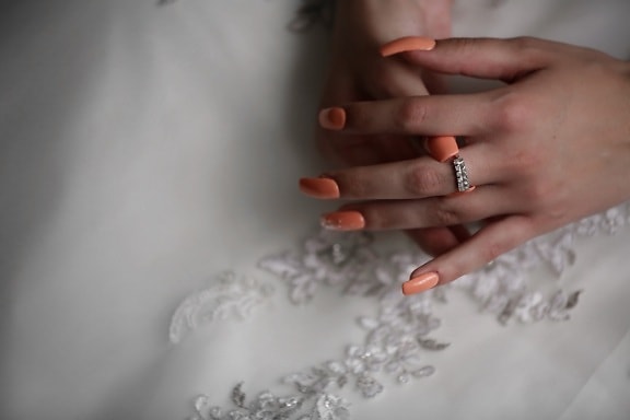 vjenčani prsten, kozmetika, vjenčanje, vjenčanica, ruke, manikura, njega kože, svila, koža, žena