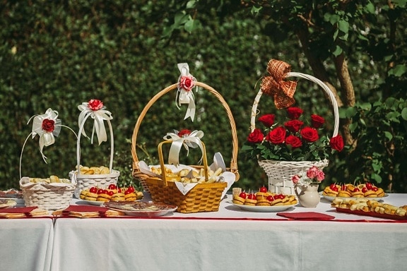 picnic, wicker basket, table, baked goods, dessert, homemade, bread, food, biscuit, flower