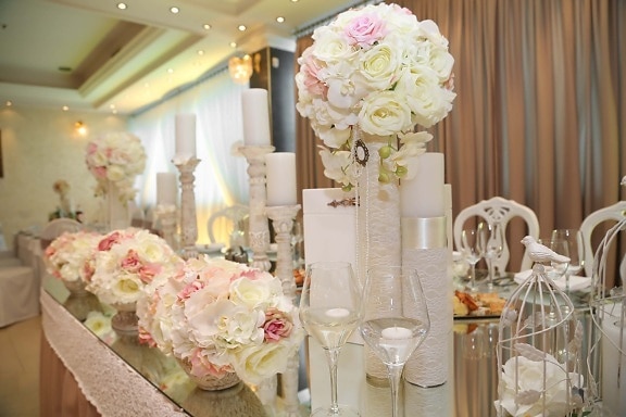 salle de mariage, moderne, fleurs, hôtel, table, confortable, bougies, chandelier, à l’intérieur, lustre