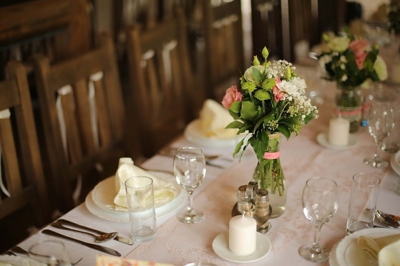 Tischdecke, Tabelle, Kantine, Geschirr, Essbereich, Vase, Blumenstrauß, Hochzeit, Empfang, Speise-