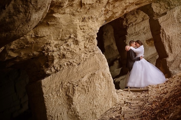 subterrâneo, caverna, abraços, noiva, noivo, amor, desfiladeiro, rocha, pessoas, mulher
