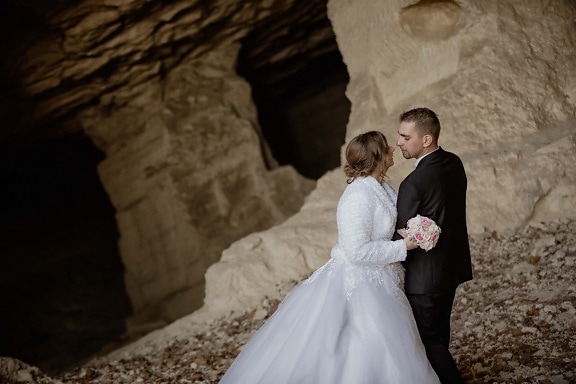 stones, bride, groom, sandstone, kiss, cave, just married, dress, married, love