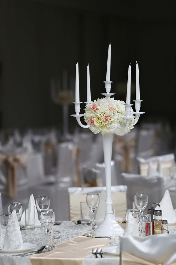 blanc, Tall, chandelier, hôtel, bouquet, salle de mariage, élégant, réception, table, bougie