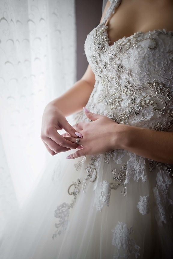 vestito da sposa, gioielli, mani, anello di nozze, perla, lusso, elegante, fascino, sposa, matrimonio