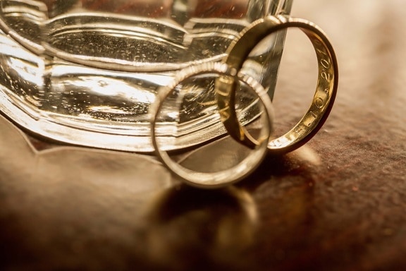 šperky, zlato, snubný prsteň, nápoj, voda, sklo, vintage, svadba, reflexie, Luxusné