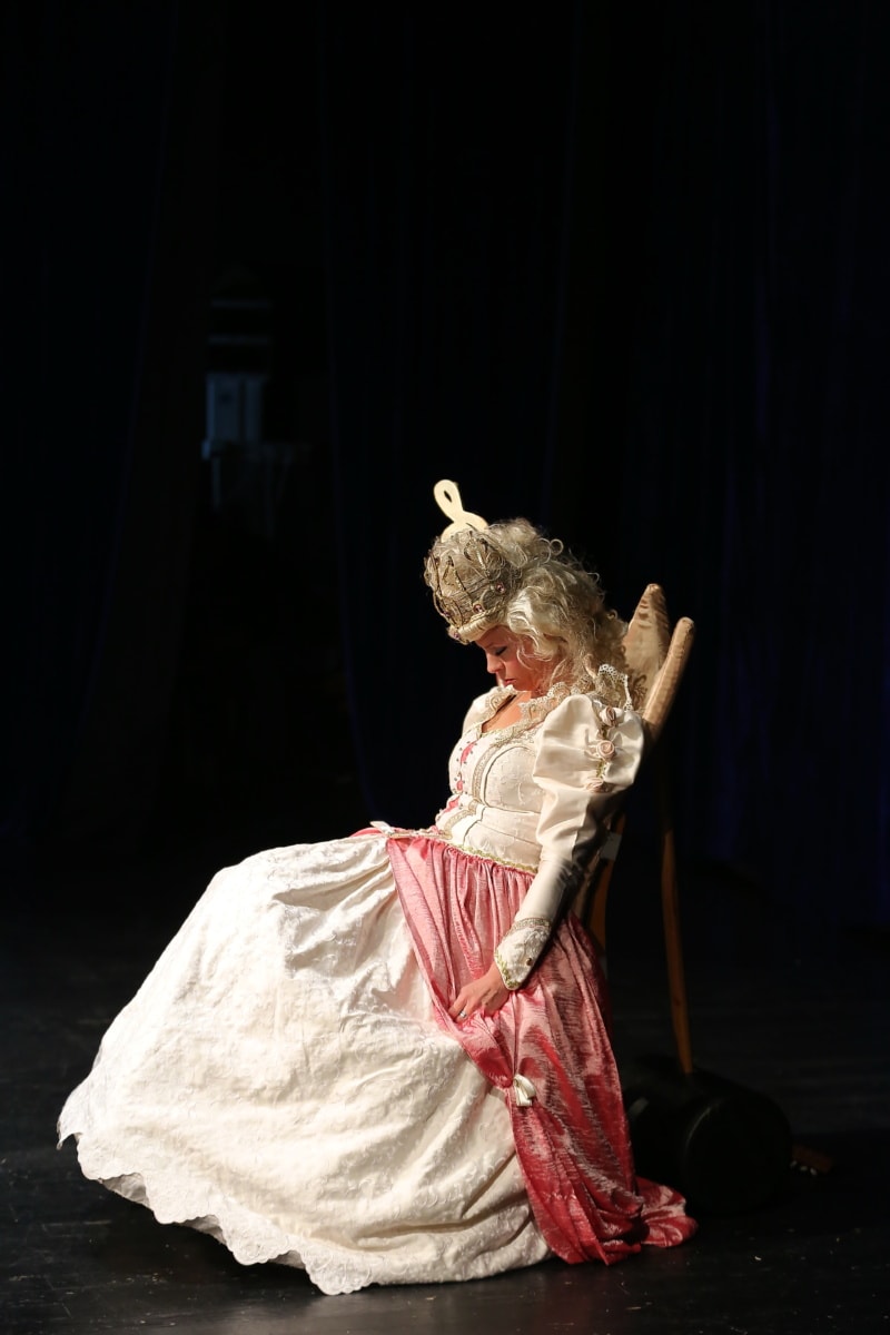 Frumoasa Adormita, regină, fată drăguţă, de dormit, operă, costum, portret, performanţă, muzica, teatru