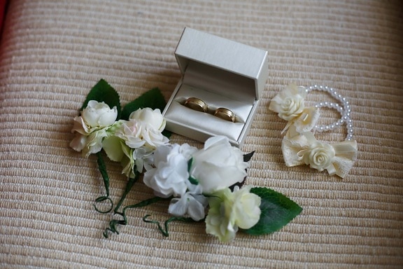 emas, kilau emas, kotak, hadiah, cincin kawin, cincin, bunga putih, pernikahan, mawar, Mutiara