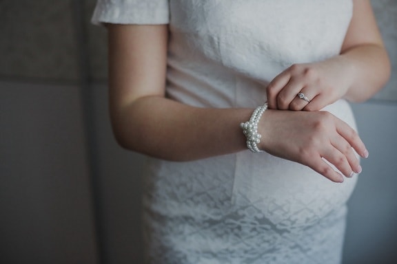 perle, bracelet, enceinte, femme, mains, robe de mariée, bague de mariage, ventre, mariage, jeune fille
