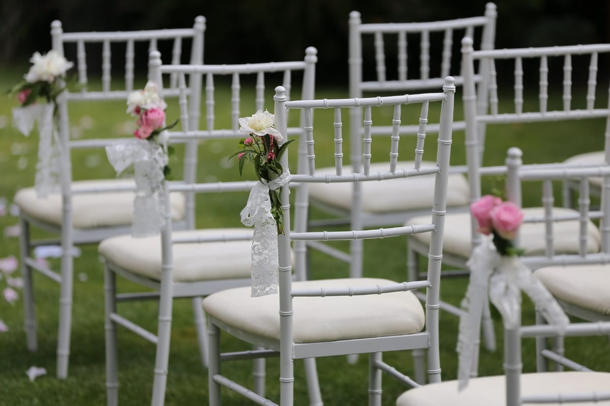Blanco, lugar para boda, elegancia, sillas, patio, vacío, patio trasero, muebles, asiento, silla