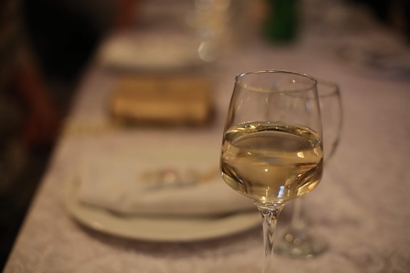 champagne, white wine, yellowish, dinner table, crystal, glass, beverage, wine, drink, alcohol