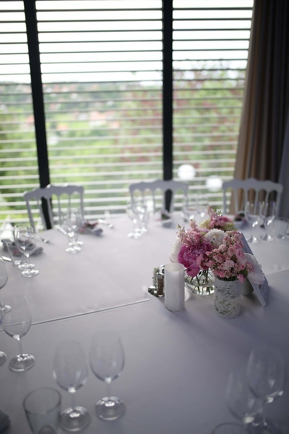 meubles, table, vaisselle, décoration d’intérieur, nappe, chaises, salle de mariage, fenêtre, mariage, fleur
