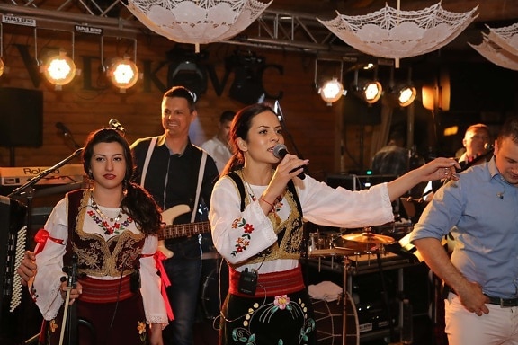 Serbia, folk, muzica, dansatoare, orchestră, dans, cantareata, muzician, oameni, femeie