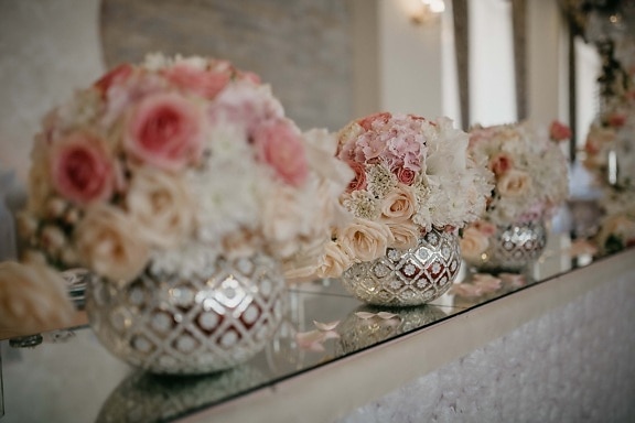 interior decoration, vase, wedding venue, mirror, decoration, wedding, traditional, flower, porcelain, table