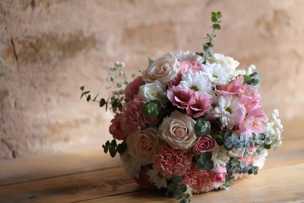 tavolo, in legno, bouquet, ombra, romanza, disposizione, decorazione, fiore, rosa, foglia