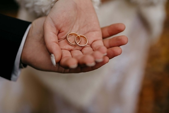 hombre, explotación, mujer, manos, oro, anillo de bodas, mano, piel, dedo, boda
