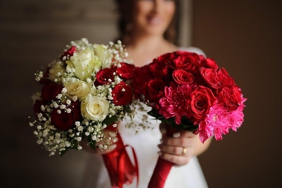 bride, smiling, holding, wedding bouquet, decoration, arrangement, bouquet, rose, romance, wedding