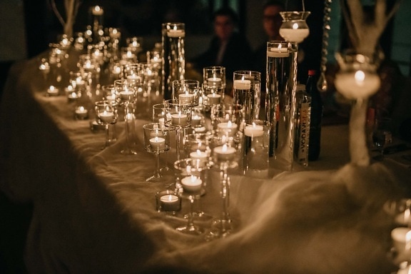 kandelaar, kaarsen, kaarslicht, elegantie, romantische, donker, schaduw, restaurant, glas, kaars
