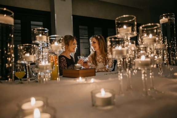 обідній стіл, романтичний, ніжність, подруга, емоція, дівчата, при свічках, свічки, скло, вино