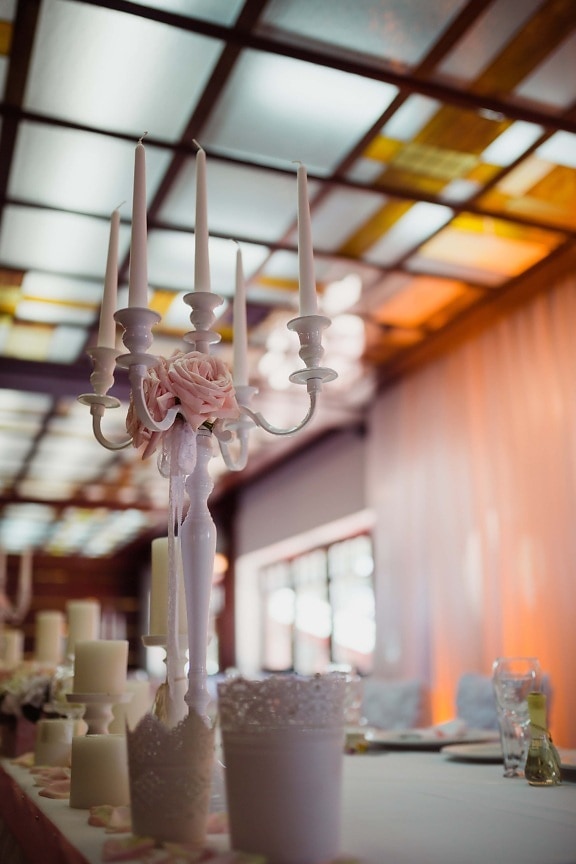 élégant, blanc, bougies, chandelier, décoration d’intérieur, restaurant, à l'intérieur, mariage, Design d’intérieur, lampe