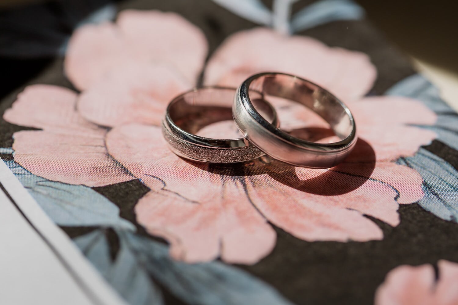 close-up, sunrays, wedding ring, shadow, golden glow, rings, wedding, love, color, engagement