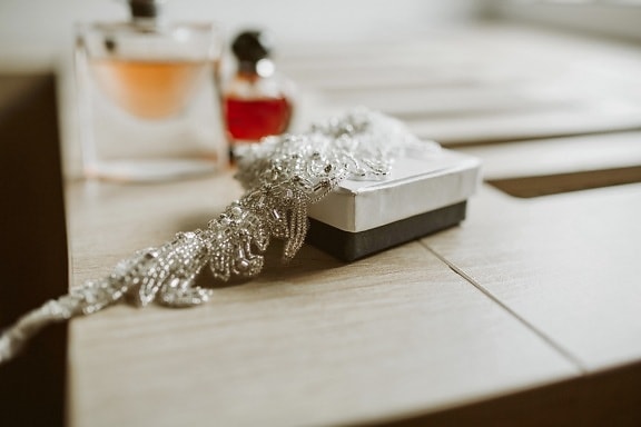 bižuterie, příslušenství, náhrdelník, parfém, krabice, detaily, dary, stůl, uvnitř, dřevo