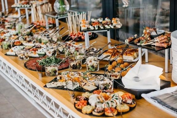 buffet de, utensílios de mesa, sushi, lanche, comida, tabela, placa, jantar, design de interiores, para banquetes
