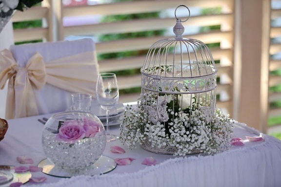 romântico, mesa de jantar, elegante, vintage, gaiola, recepção, decoração, design de interiores, casamento, dentro de casa