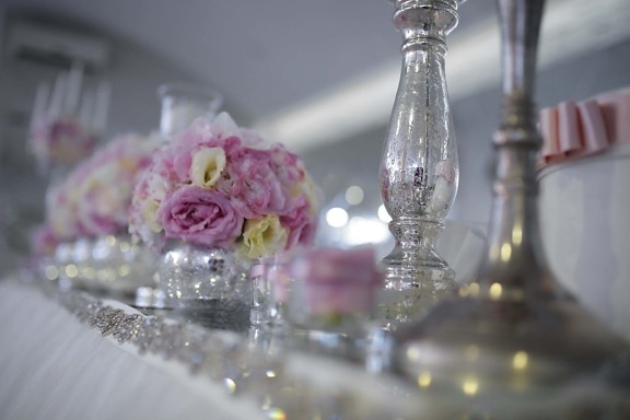 réception, brillante, chandelier, table, décoration, fleur, vase, verre, célébration, romance