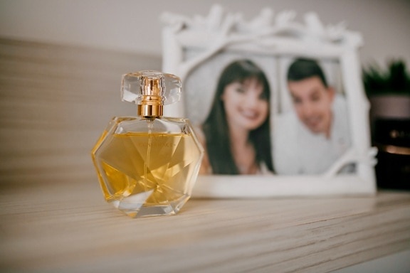 perfume, fragrance, glass, aromatherapy, relaxation, luxury, indoors, wood, blur, fashion