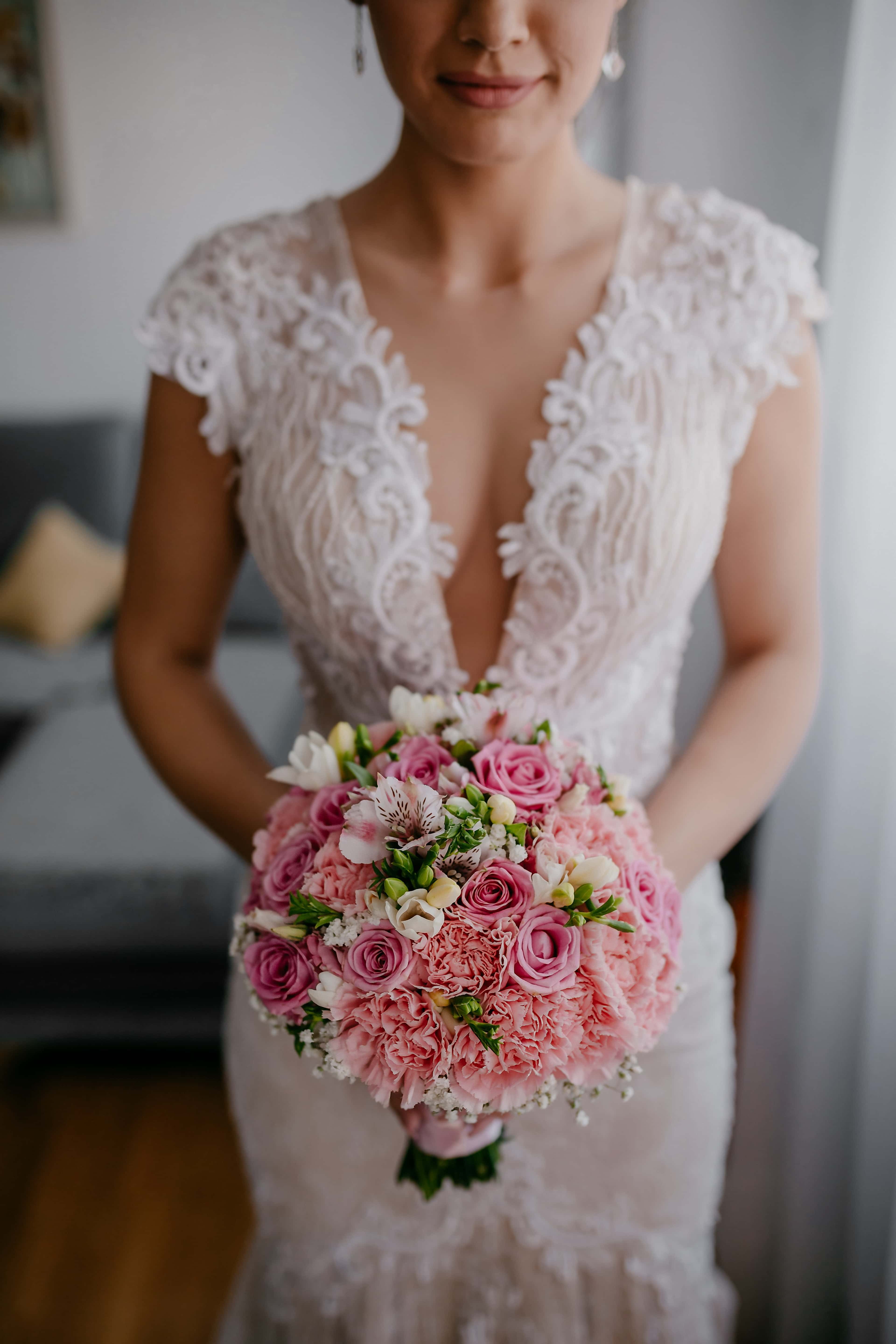 Free picture: standing, bride, holding, wedding bouquet, woman, wedding,  fashion, bouquet, pretty, elegant
