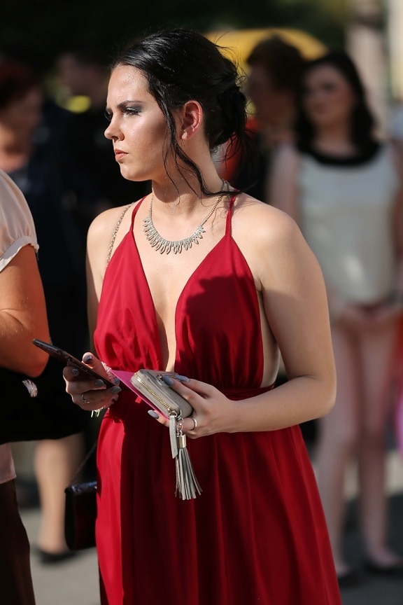 νεαρή γυναίκα, πανέμορφο, φόρεμα, κόκκινο, τσάντα, κινητό τηλέφωνο, πρόσωπο, Μόδα, γυναίκα, άτομα