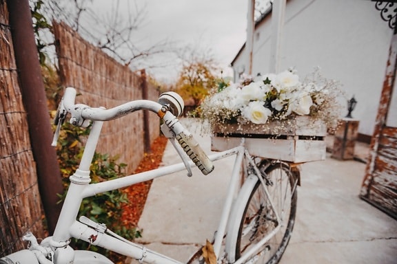 steering wheel, white, bicycle, wedding venue, decoration, flowers, box, bouquet, wheel, vehicle
