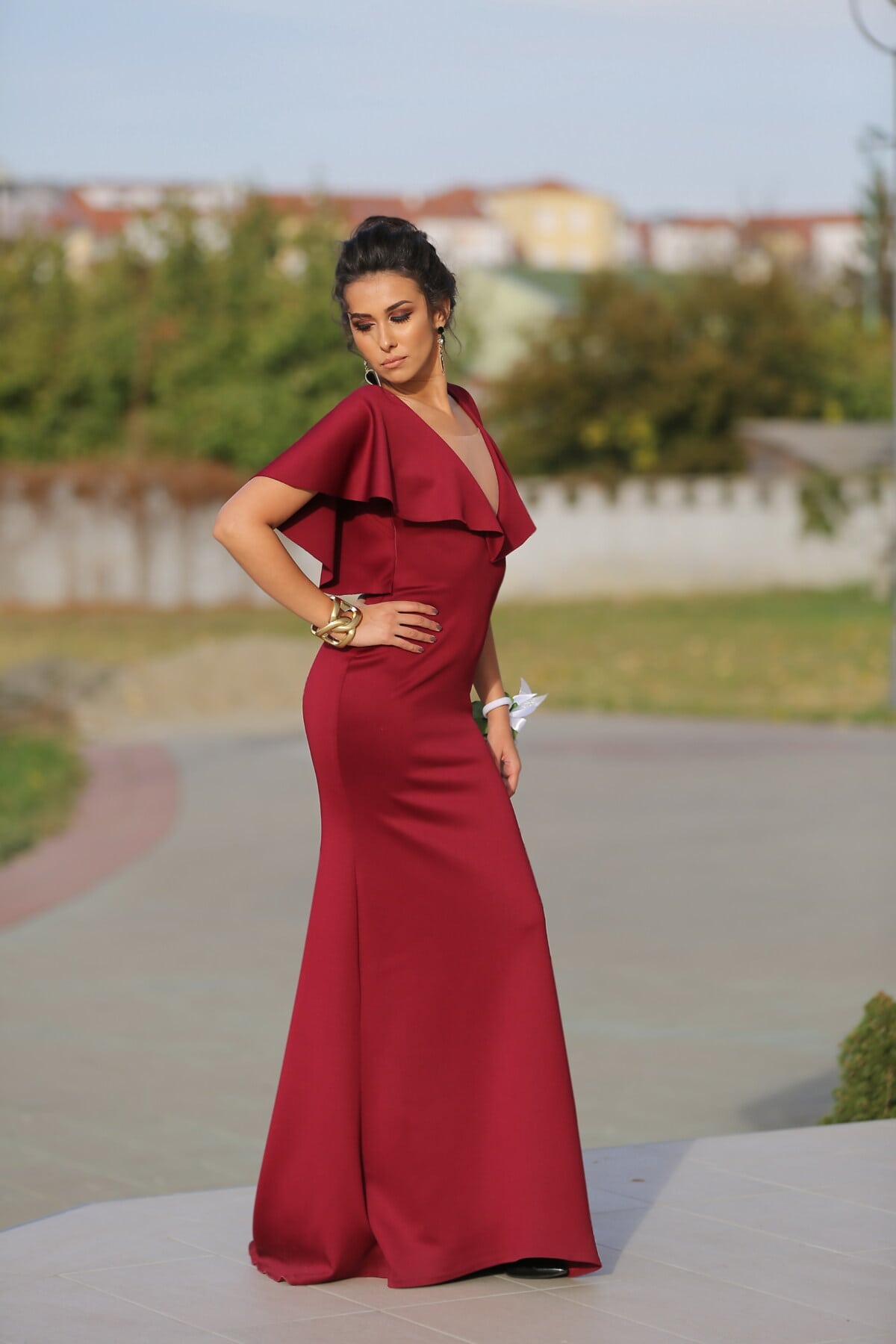 フリー写真画像 エレガンス かわいい女の子 女性 赤 ドレス ファッション グラマー ファンシー ポーズ 写真のモデル