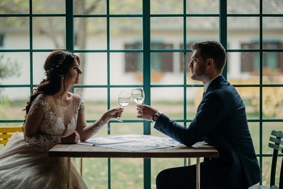 romantisk, kæreste, frokost, kæreste, champagne, sidder, bord, gentleman, landsbybeboer, Stue