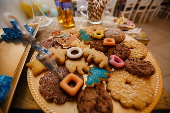 gingerbread, cookies, homemade, colorful, cinnamon, cookie, baked goods, food, snack, chocolate