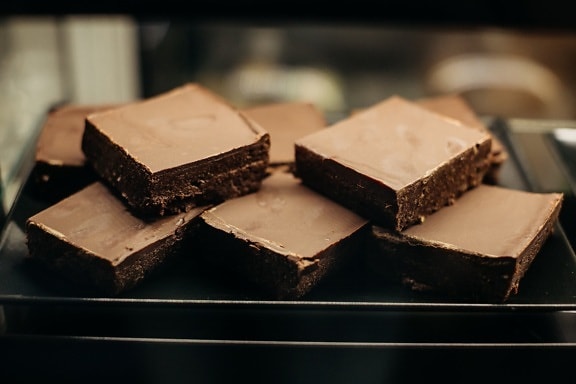 暗い, 自家製, チョコレート ケーキ, デザート, おいしい, キッチン, 茶色, ブロック, チョコレート, 甘い