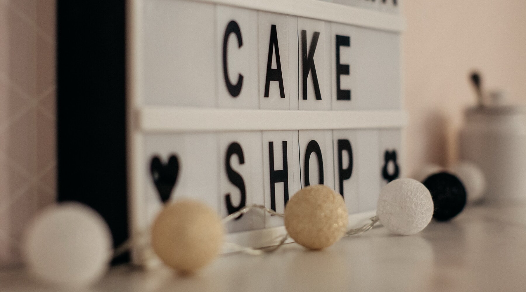 ร้านเค้ก, ตัวอักษร, ลงชื่อเข้าใช้, ข้อความ, สง่างาม, ตกแต่ง, ตกแต่ง, การออกแบบ, ในที่ร่ม, ธุรกิจ