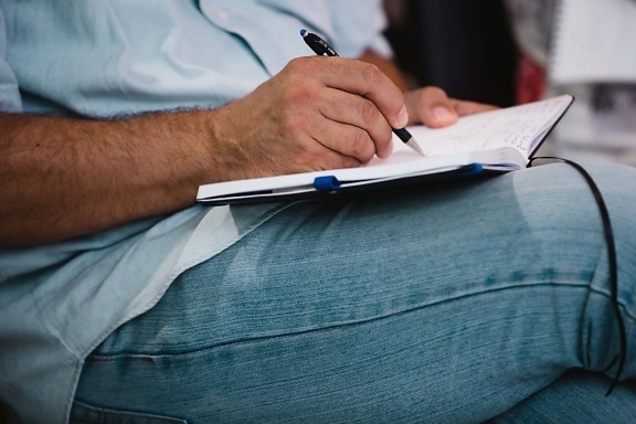 bilježnica, olovka, čovjek, pisanje, ruka, Textil, sjedeti, hlače, papir, posao