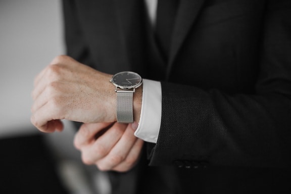 đồng hồ đeo tay, bạc, phong cách sống, doanh nhân, quản lý, bàn tay, người đàn ông, người, kinh doanh, trong nhà