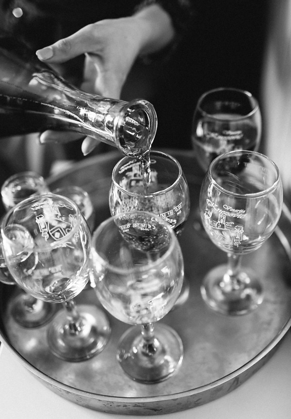 botella, vidrio, camarero, cristal, vino, vino tinto, lagar, blanco y negro, alcohol, monocromo