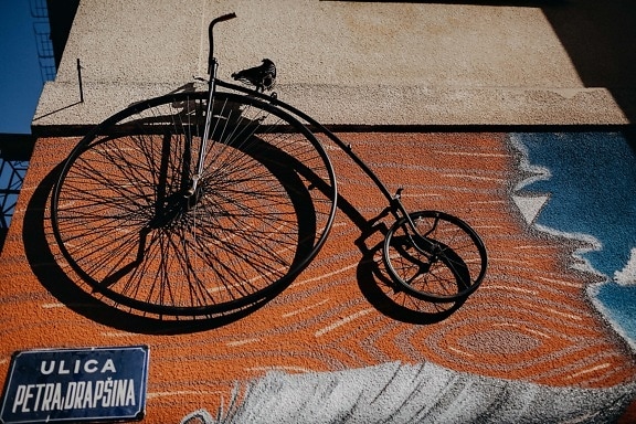 old fashioned, old, bicycle, vintage, hanging, wall, graffiti, street, cast iron, bike