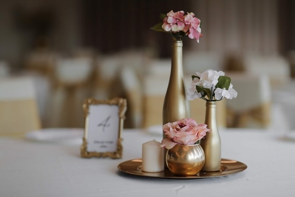 vaso, decoração, tabela, vela, luxo, brilho dourado, elegante, hotel, perto, área de refeições